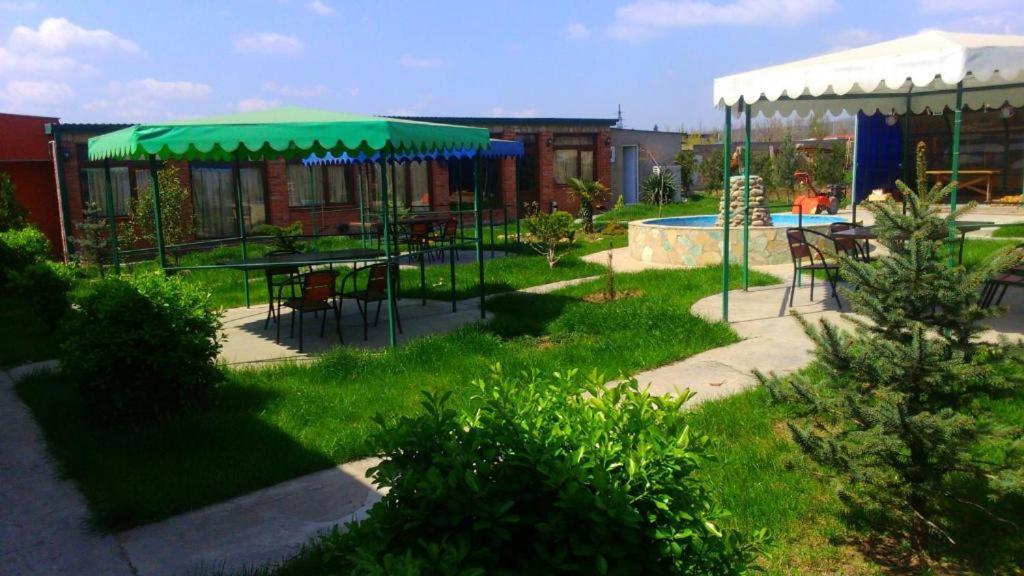 Hotel Lilo Near Airport 第比利斯 外观 照片
