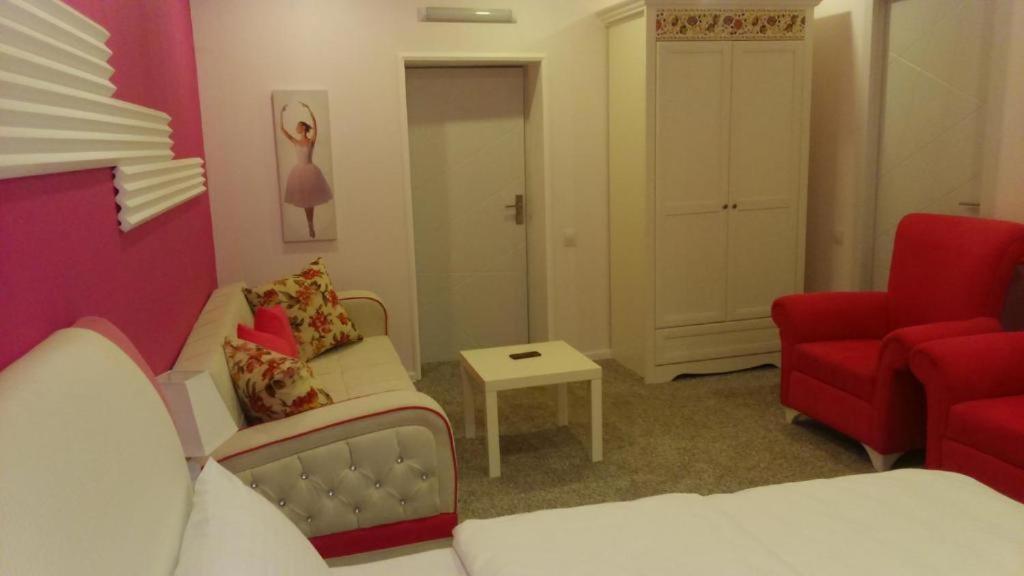 Hotel Lilo Near Airport 第比利斯 外观 照片